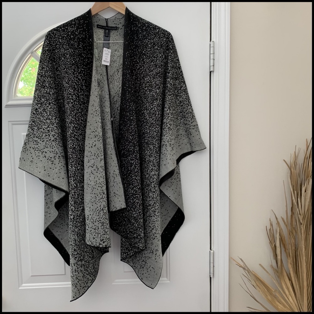🌺White House Black Market Ombré Ruana Wrap🌺